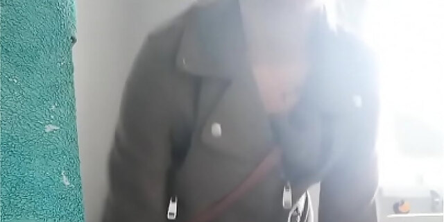 british,glasses,pissing,skinny,toilet