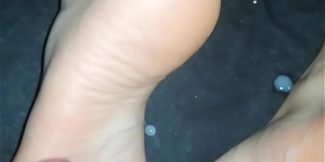 amateur,cum,cumshot,feet,footjob,model