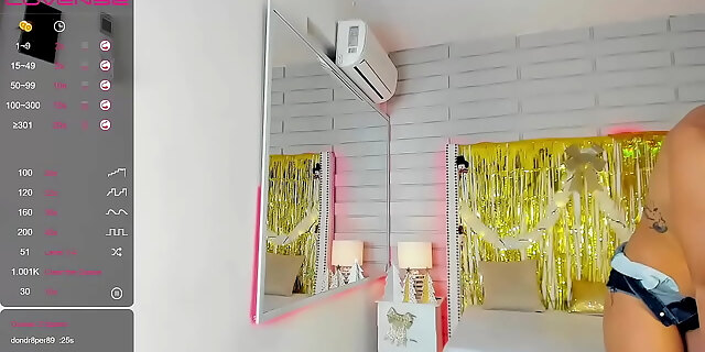 big ass,brunette,dancing,latina,molten,shaved pussy,twerk,webcam