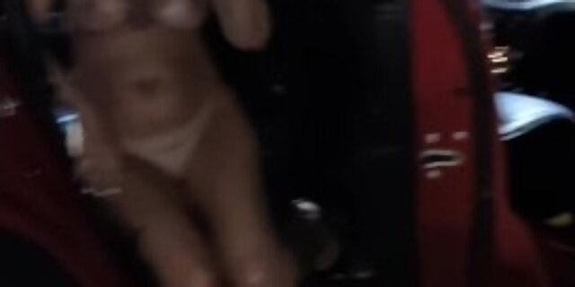 amateur,blonde,exhibitionist,high heels,italian,milf,public,solo,street