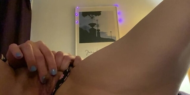 amateur,babes,big ass,bra,female orgasm,lingerie,masturbation,mature,panties,solo