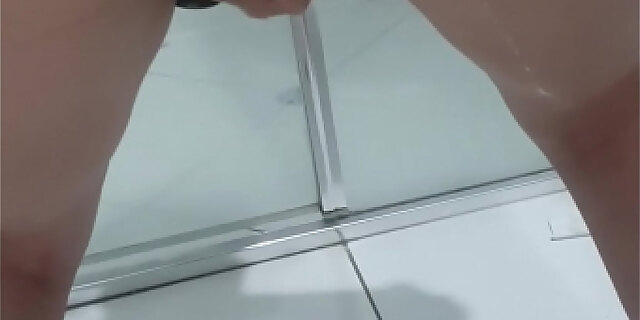 amateur,anus,ass,bathroom,desperate,juicy,pissing,squirt,teen