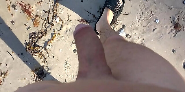 beach,exhibitionist,flashing,public,voyeur